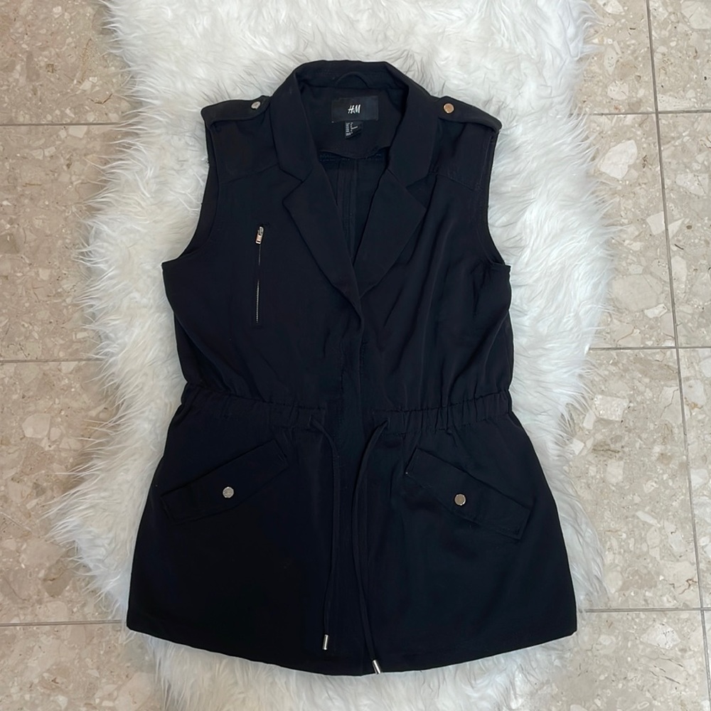 H&M size 6 zip up cinched black vest